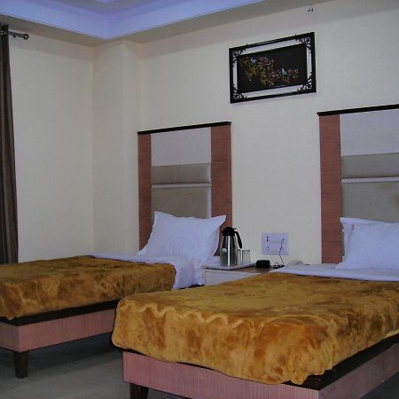 Hotel Dolphin Райпур Екстер'єр фото
