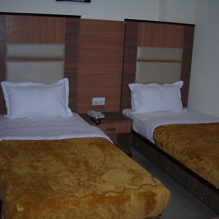 Hotel Dolphin Райпур Екстер'єр фото